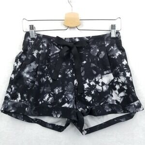 Lululemon Shorts Women 6 Black White Dusk Dye Spring Break Away Short II UPF 50+